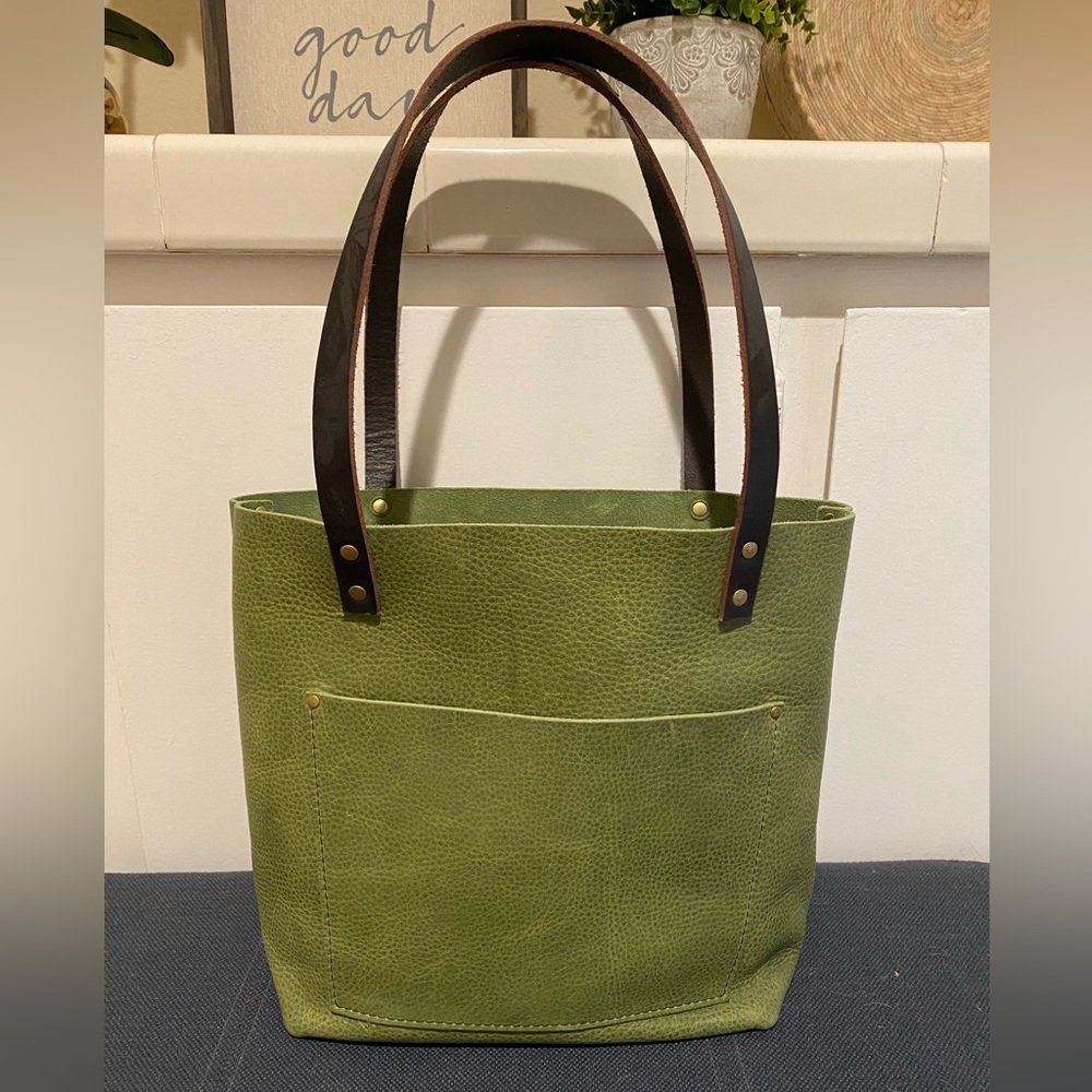 VGUC Portland Leather Goods Medium Classic Tote in Kiwi 🥝